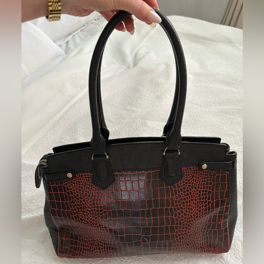 Henri Bendel Red Black Crocodile Print Leather Handbag - Picture 4 of 11